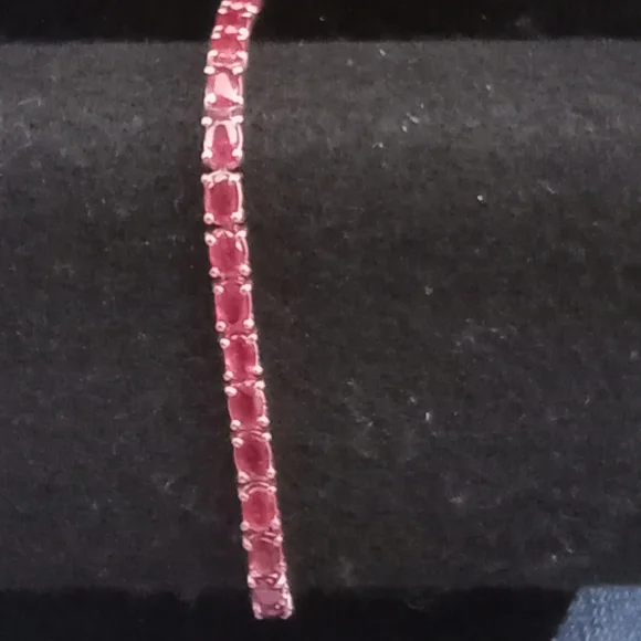 Genuine ruby tennis bracelet - Picture 9 of 15